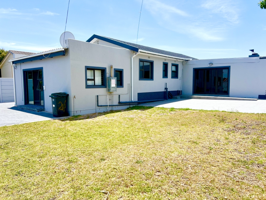 3 Bedroom Property for Sale in Bothasig Western Cape